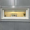 100 mm tjocka väggar (EI30 brandmotstånd) med motsvarande tjocklek på fönster och dörrar.